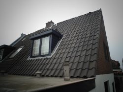 OVH dakpannen op woonhuis in 's-Graveland